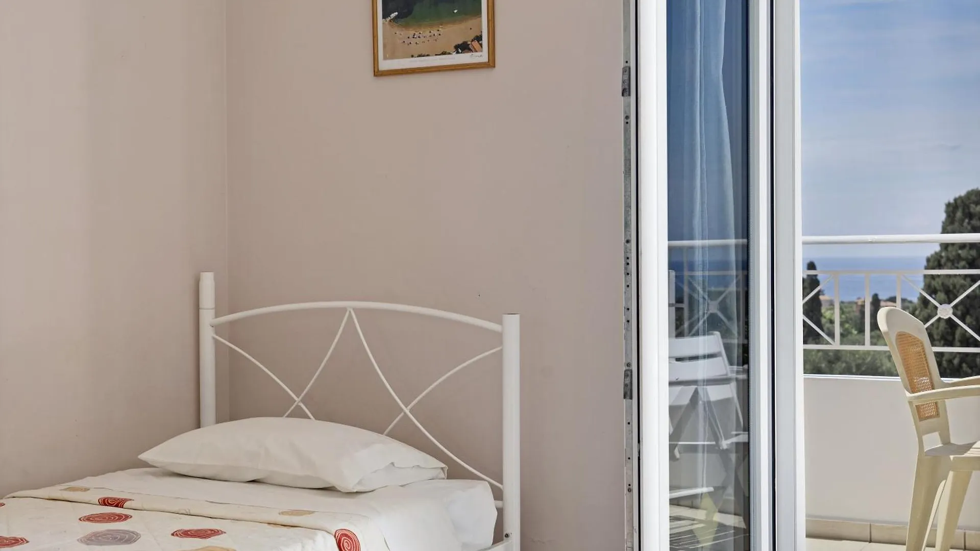 Helena Inn Kefalonia 斯沃伦塔