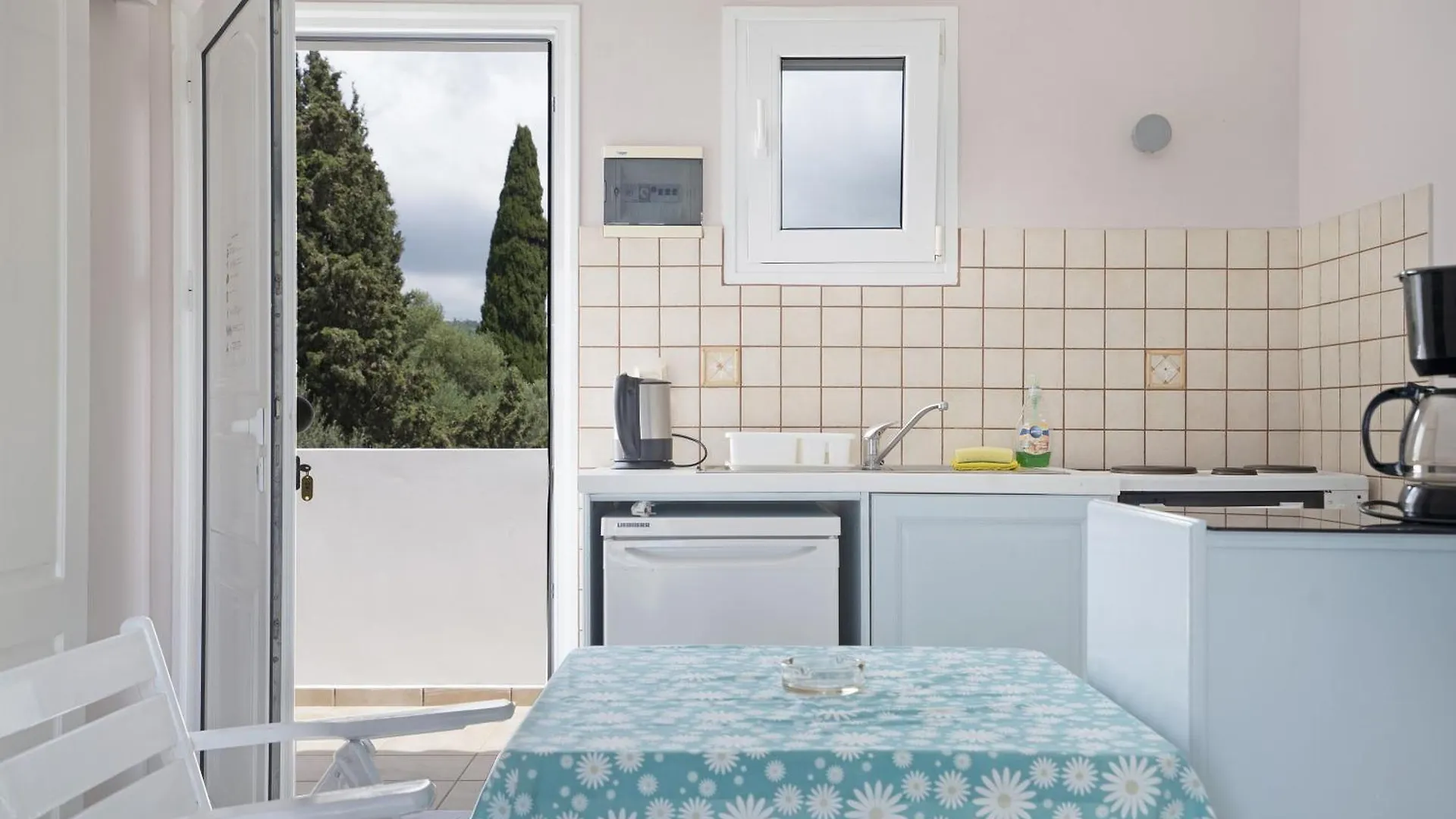公寓 Helena Inn Kefalonia 斯沃伦塔