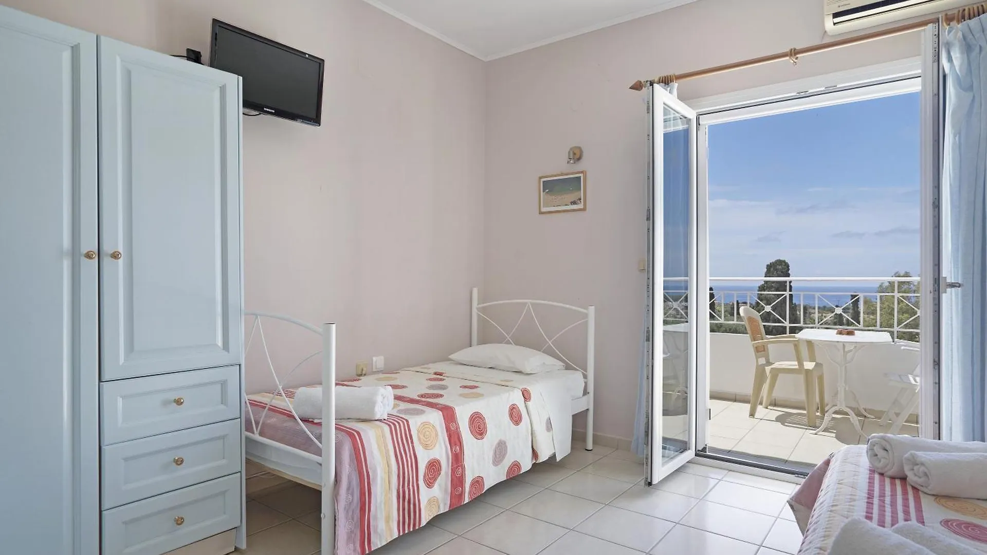 Helena Inn Kefalonia 斯沃伦塔
