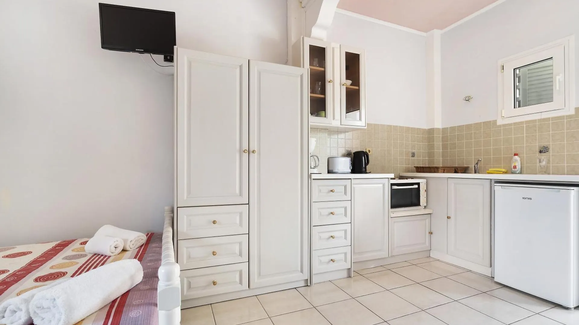 公寓 Helena Inn Kefalonia 斯沃伦塔