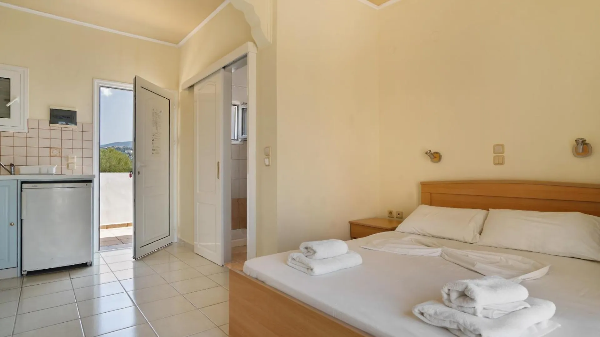 Helena Inn Kefalonia 斯沃伦塔