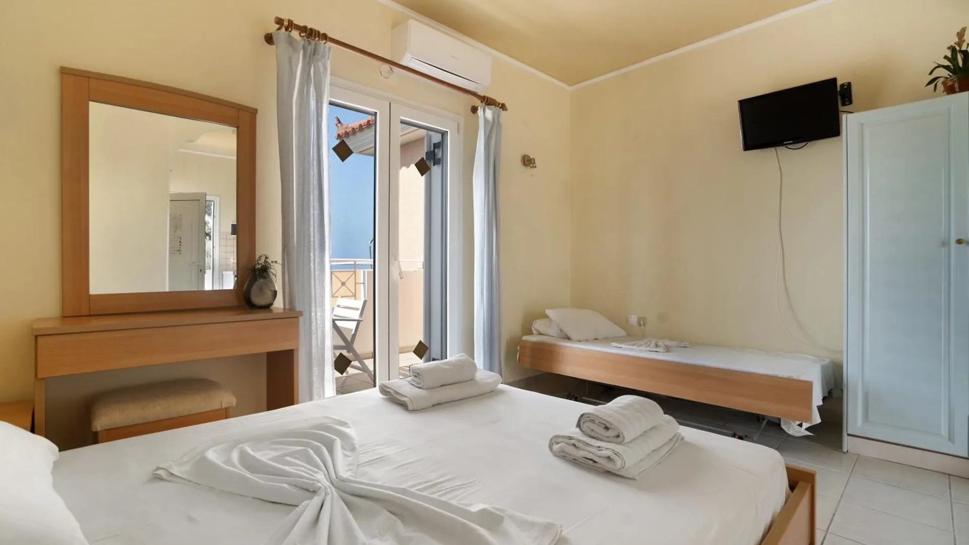 公寓 Helena Inn Kefalonia 斯沃伦塔